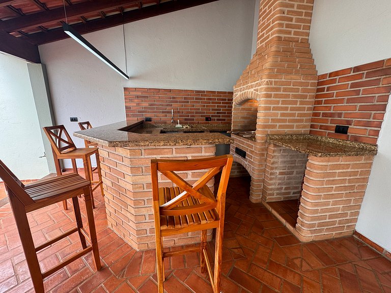 Casa linda e espaçosa + ar cond e 2 vagas