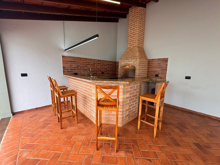 Casa linda e espaçosa + ar cond e 2 vagas