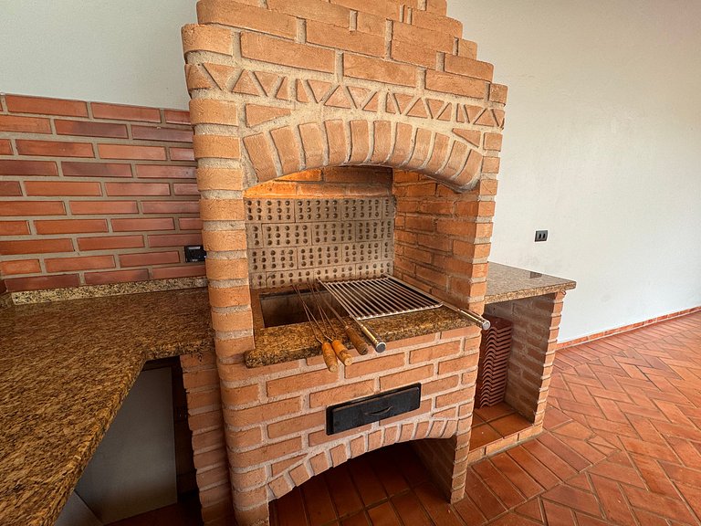 Casa linda e espaçosa + ar cond e 2 vagas