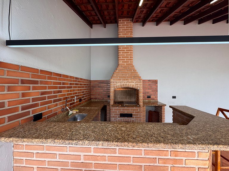 Casa linda e espaçosa + ar cond e 2 vagas