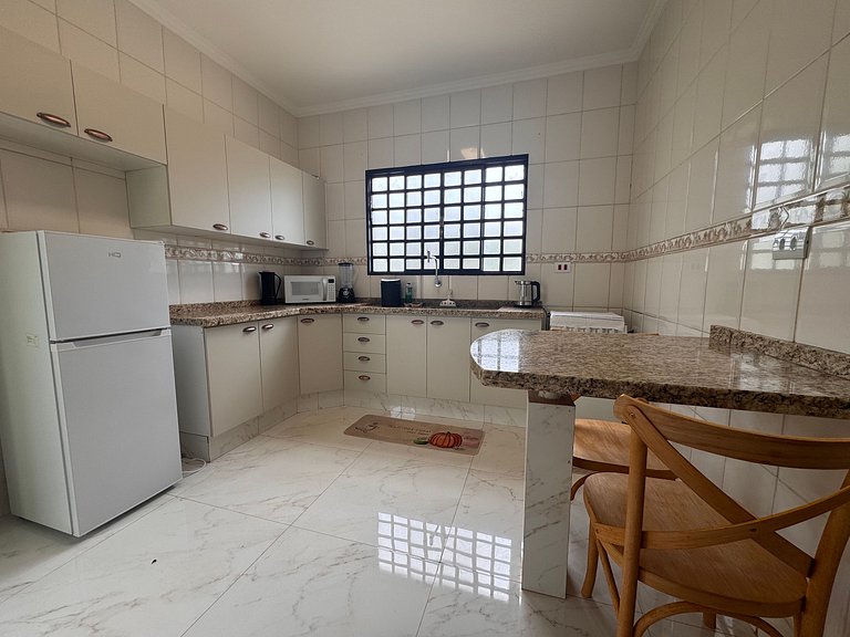 Casa linda e espaçosa + ar cond e 2 vagas