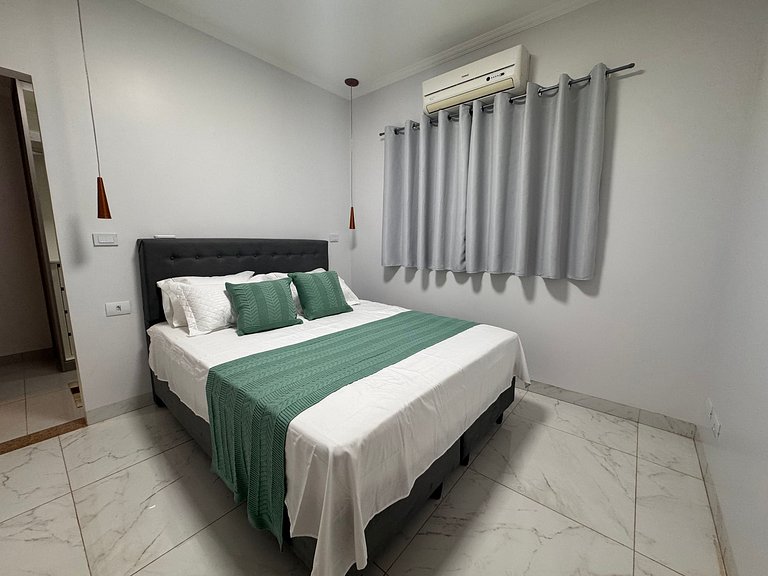 Casa linda e espaçosa + ar cond e 2 vagas