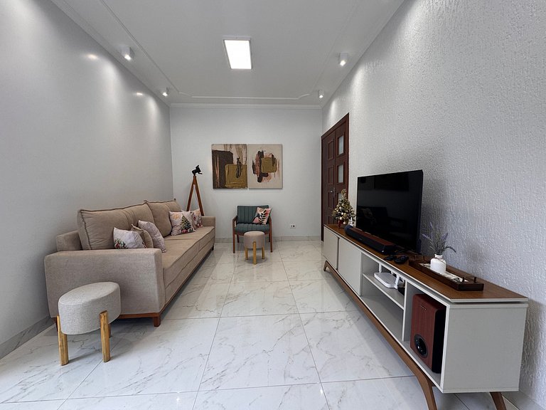 Casa linda e espaçosa + ar cond e 2 vagas