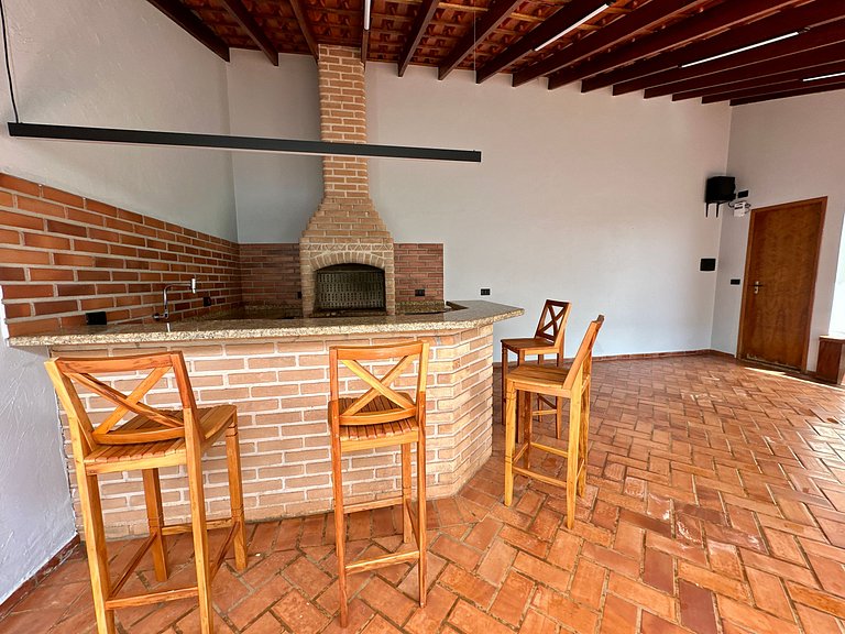 Casa linda e espaçosa + ar cond e 2 vagas