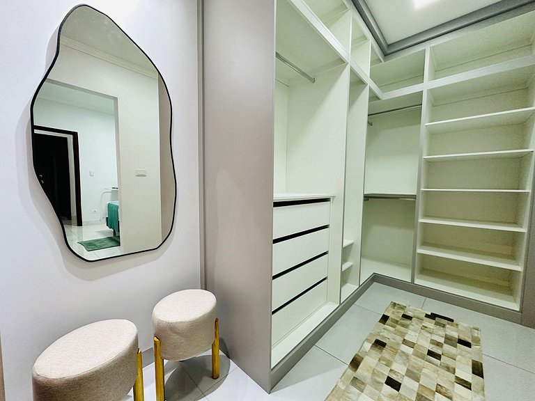 Casa linda e espaçosa + ar cond e 2 vagas