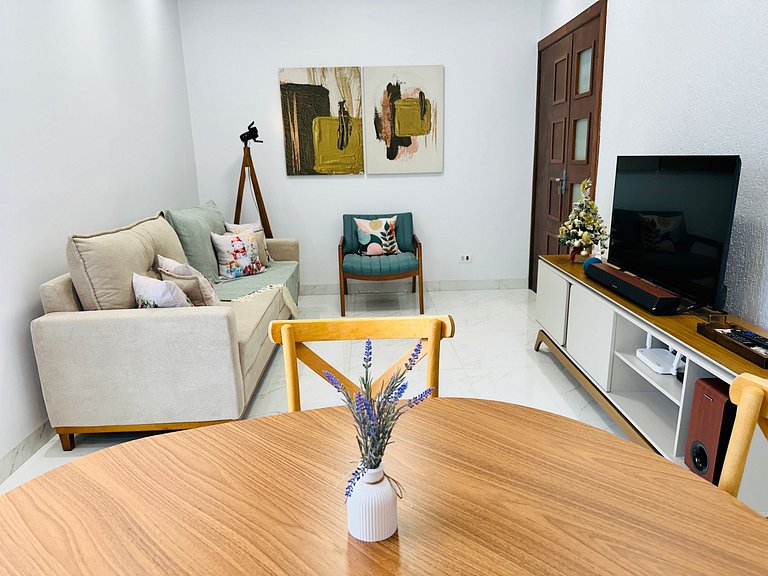 Casa linda e espaçosa + ar cond e 2 vagas