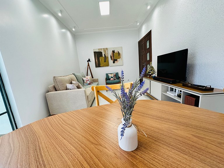 Casa linda e espaçosa + ar cond e 2 vagas