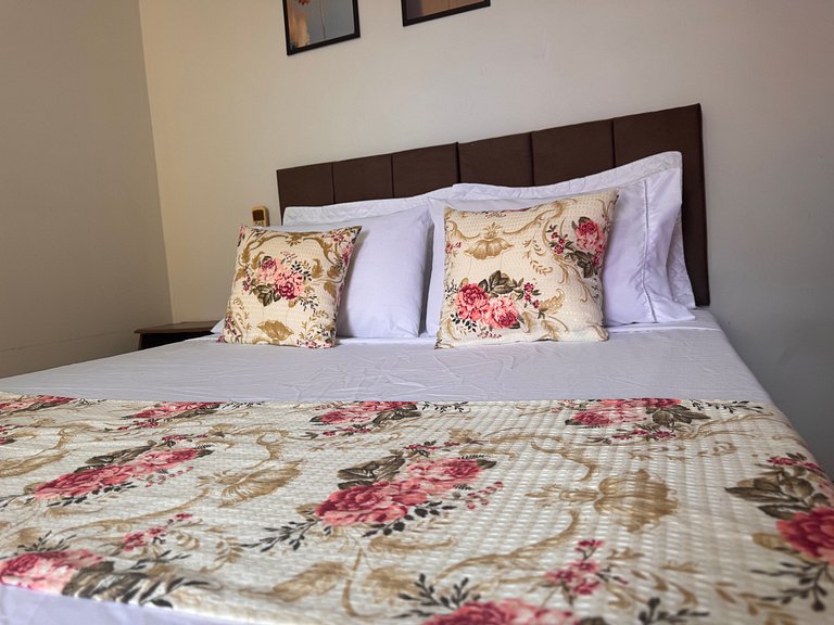 Sobrado 2q no centro de Ourinhos, ar-cond e vaga