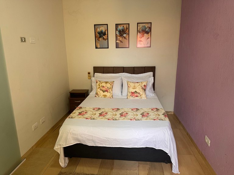 Sobrado 2q no centro de Ourinhos, ar-cond e vaga