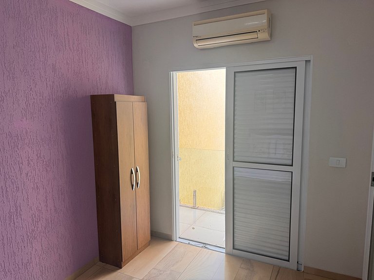 Sobrado 2q no centro de Ourinhos, ar-cond e vaga