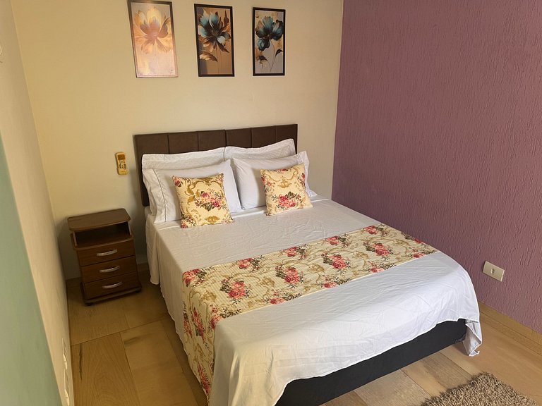 Sobrado 2q no centro de Ourinhos, ar-cond e vaga