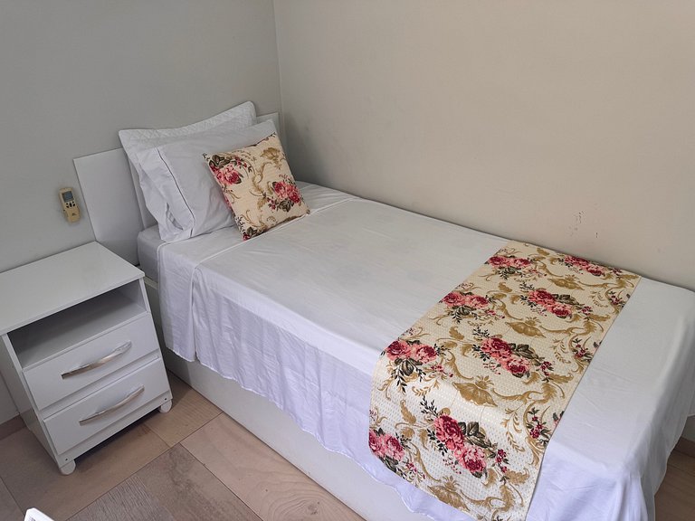 Sobrado 2q no centro de Ourinhos, ar-cond e vaga