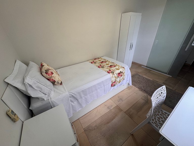 Sobrado 2q no centro de Ourinhos, ar-cond e vaga