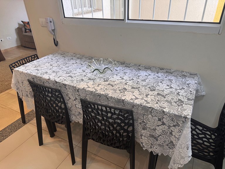 Sobrado 2q no centro de Ourinhos, ar-cond e vaga