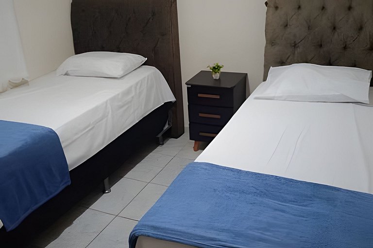 Casa completa + ar e vaga, perto parque Ecológico