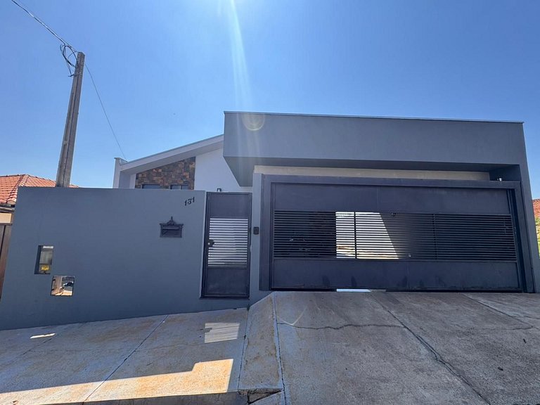 Casa completa + ar e vaga, perto parque Ecológico