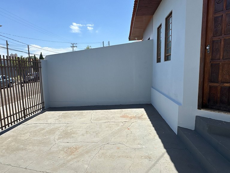 Casa completa + ar e vaga, perto parque Ecológico