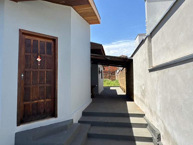 Casa completa + ar e vaga, perto parque Ecológico