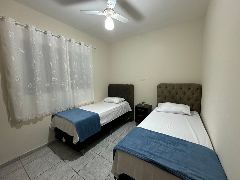 Casa completa + ar e vaga, perto parque Ecológico