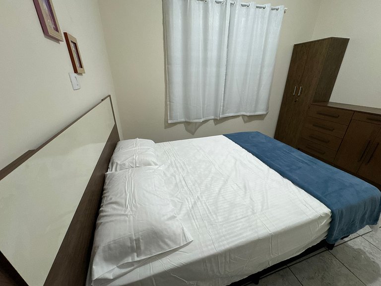 Casa completa + ar e vaga, perto parque Ecológico