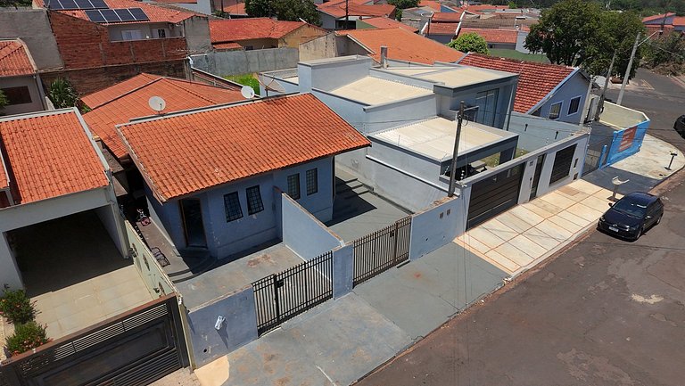 Casa completa + ar e vaga, perto parque Ecológico