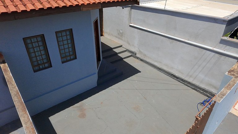 Casa completa + ar e vaga, perto parque Ecológico