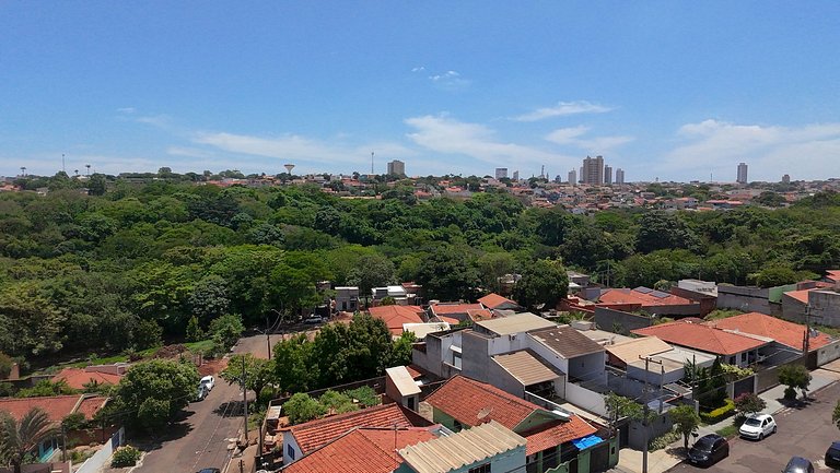 Casa completa + ar e vaga, perto parque Ecológico