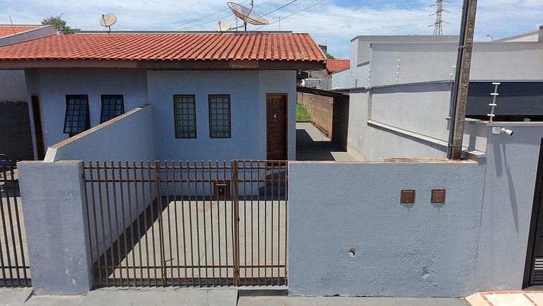 Casa completa + ar e vaga, perto parque Ecológico