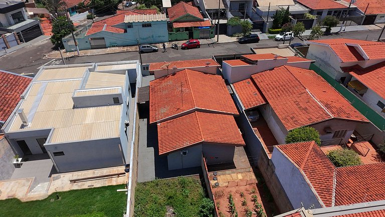Casa completa + ar e vaga, perto parque Ecológico