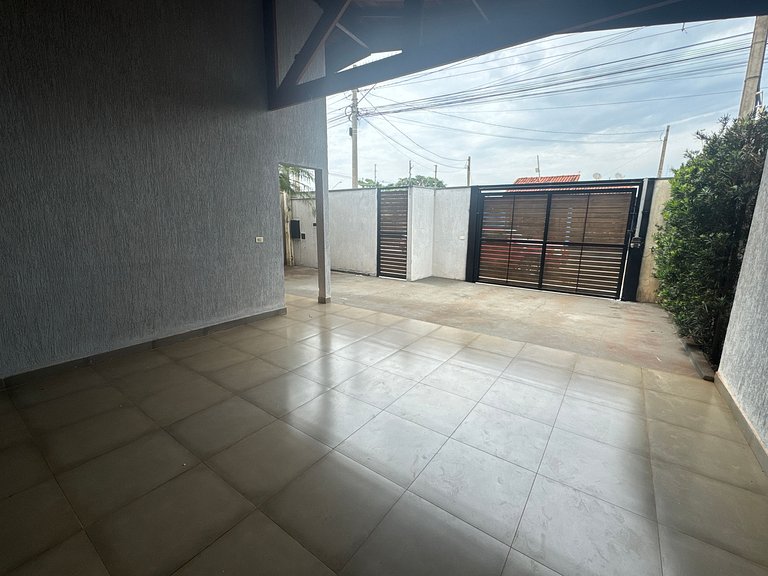 Casa com 2 vagas, ar condicionado perto da Fapi