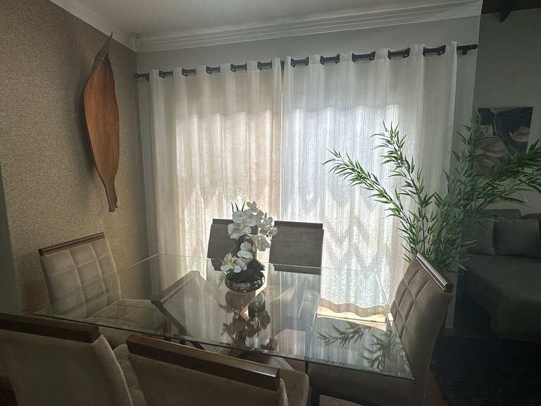 Casa com 2 vagas, ar condicionado perto da Fapi