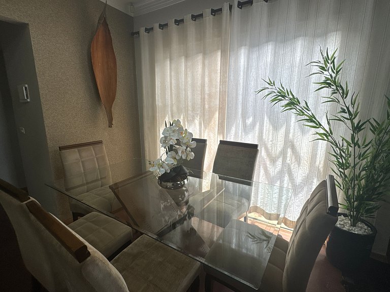 Casa com 2 vagas, ar condicionado perto da Fapi