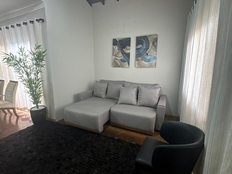 Casa com 2 vagas, ar condicionado perto da Fapi