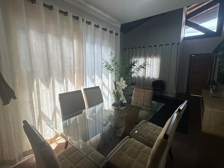 Casa com 2 vagas, ar condicionado perto da Fapi