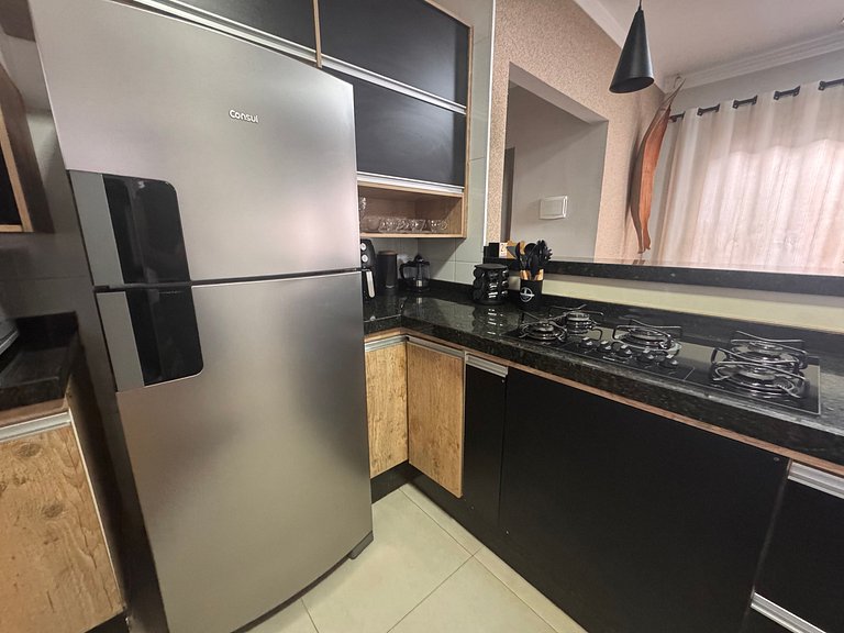 Casa com 2 vagas, ar condicionado perto da Fapi