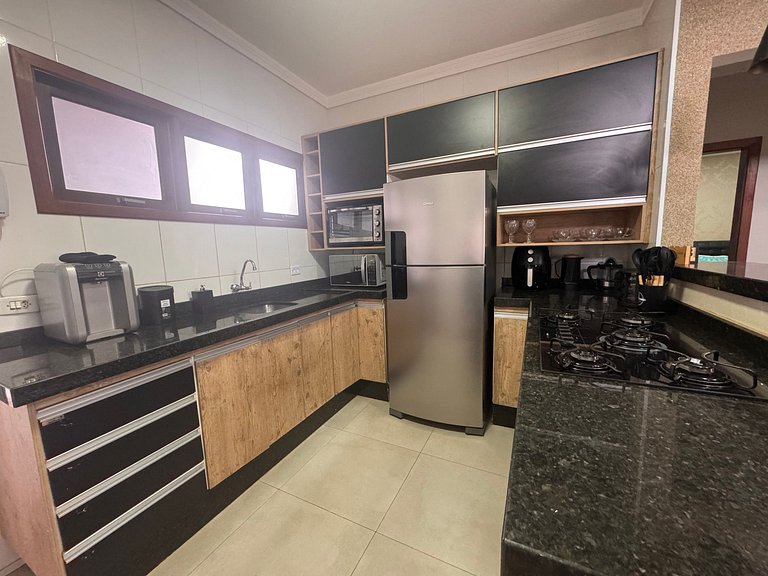 Casa com 2 vagas, ar condicionado perto da Fapi