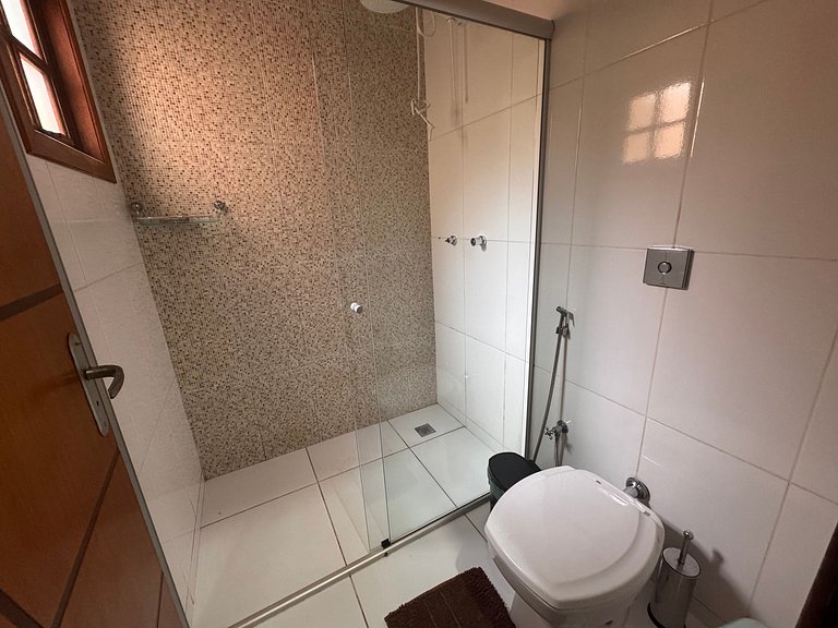 Casa com 2 vagas, ar condicionado perto da Fapi