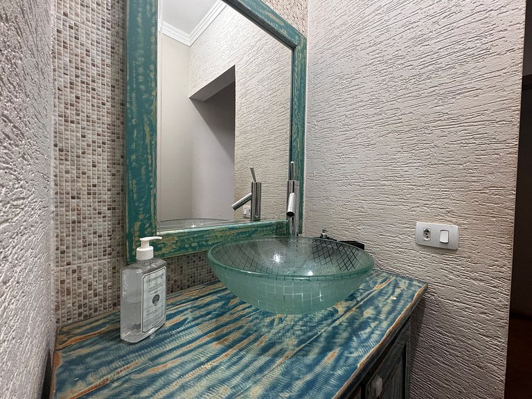 Casa com 2 vagas, ar condicionado perto da Fapi