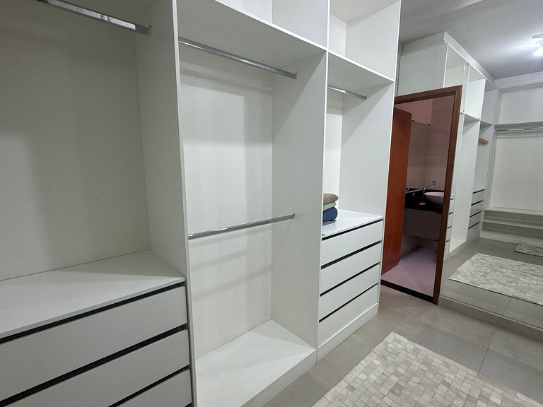 Casa com 2 vagas, ar condicionado perto da Fapi