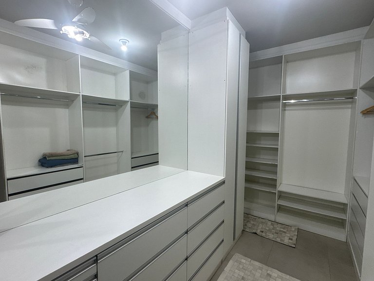 Casa com 2 vagas, ar condicionado perto da Fapi