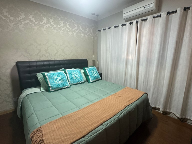 Casa com 2 vagas, ar condicionado perto da Fapi