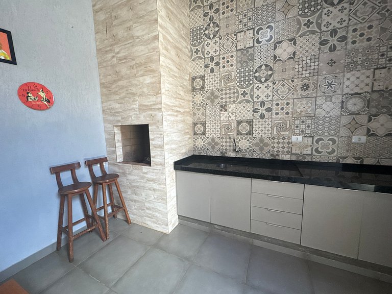 Casa com 2 vagas, ar condicionado perto da Fapi