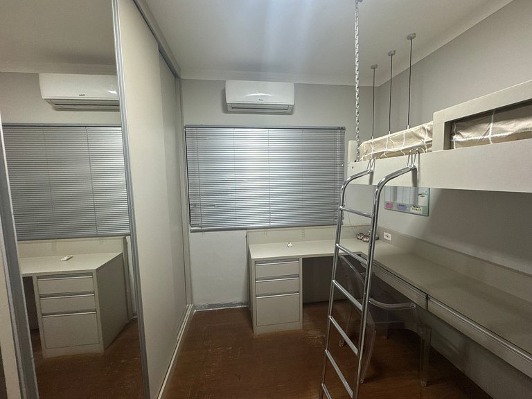 Casa com 2 vagas, ar condicionado perto da Fapi