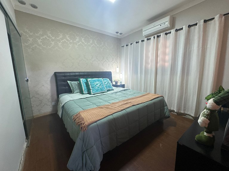 Casa com 2 vagas, ar condicionado perto da Fapi