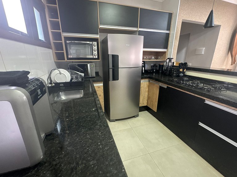 Casa com 2 vagas, ar condicionado perto da Fapi