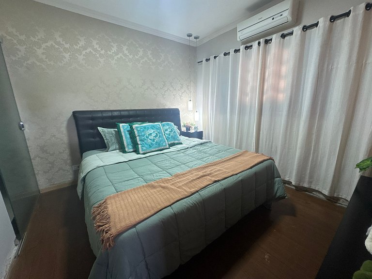 Casa com 2 vagas, ar condicionado perto da Fapi