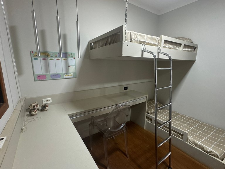 Casa com 2 vagas, ar condicionado perto da Fapi