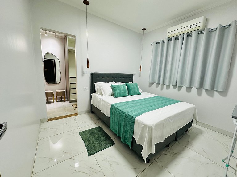 Casa c/ Suíte, Ar Cond, Área Gourmet, Bairro Nobre