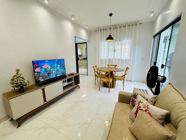 Casa c/ Suíte, Ar Cond, Área Gourmet, Bairro Nobre