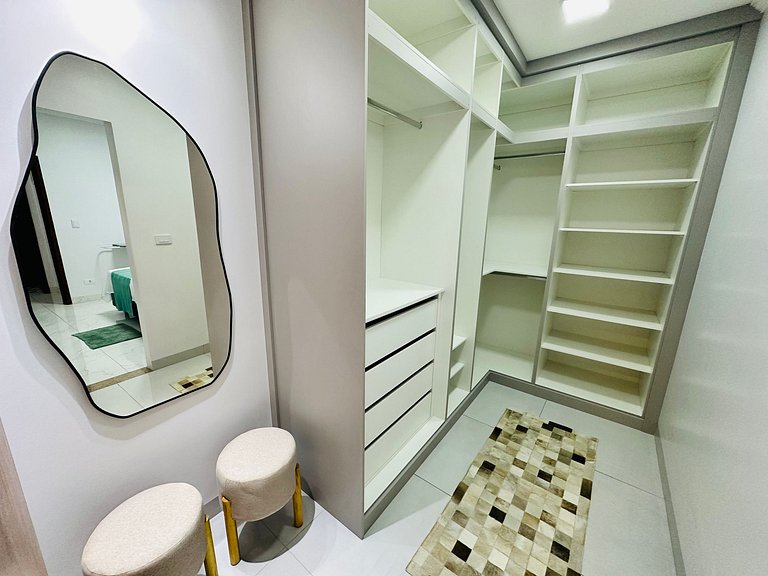 Casa c/ Suíte, Ar Cond, Área Gourmet, Bairro Nobre